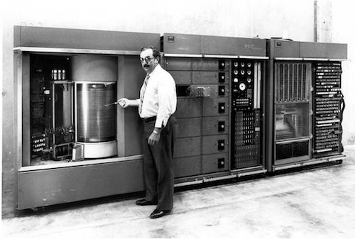 9.-IBM-305-Random-Access-Method-of-Accounting-and-Control-RAMAC-GÇô-1956.jpg